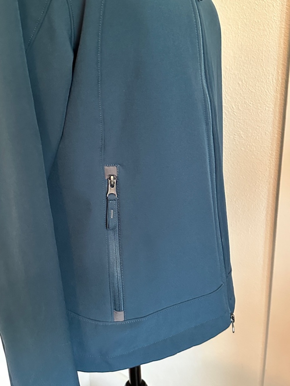 Free Country - Women’s Blue Hooded Softshell Jacket. Size M - Picture 7 of 10